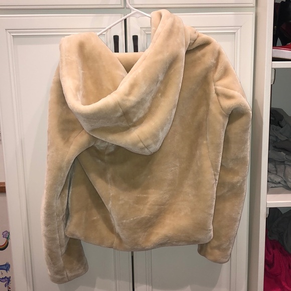 Fuzzy jacket - Picture 3 of 3